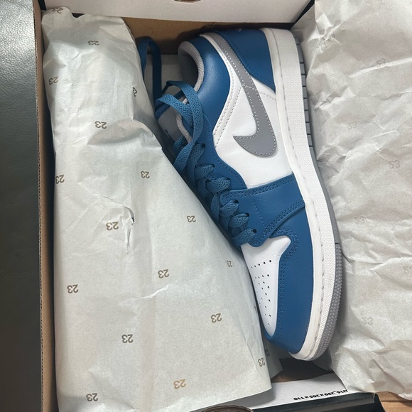 Air Jordan 1 Low - Picture 3 of 9